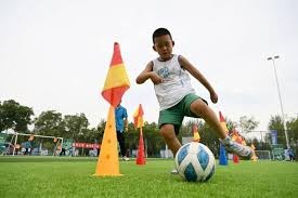 前锋单刀破门，决绝果断引喝彩